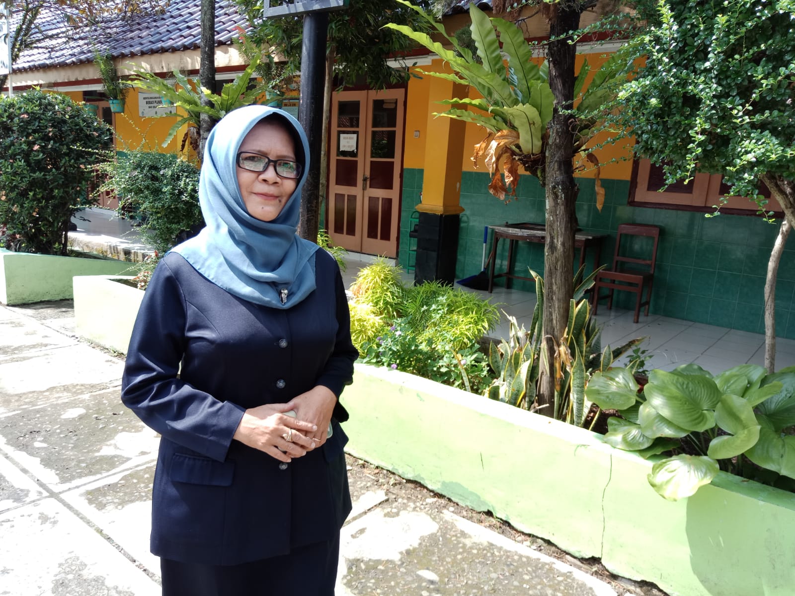 <center><br>WIWI SURATMI, S.Pd. SD</center>